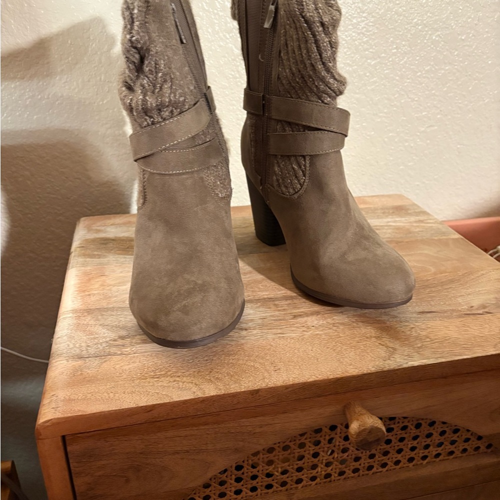 Stylish Women's Ankle Boots in Taupe - Wide Widgh - Picture 2 of 5